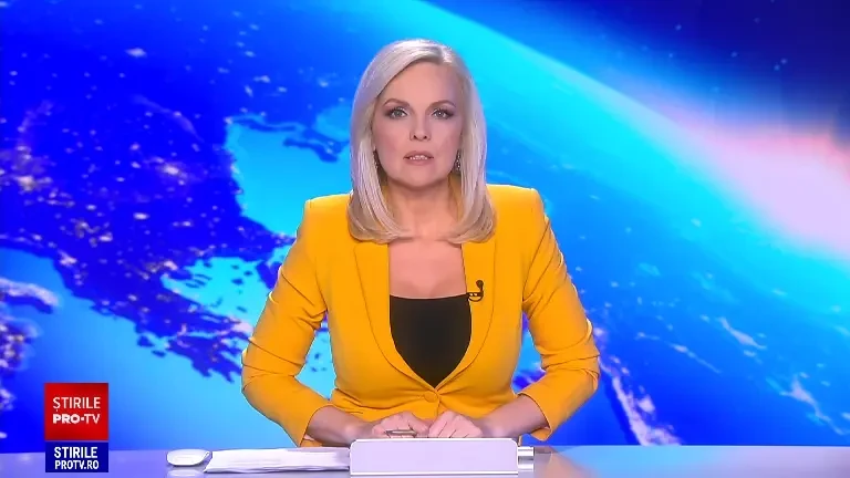 Doi pietoni au scapat ca prin minune după ce au fost loviți, pe trotuar, de o mașină. Ce s-a întâmplat cu puțin timp înainte