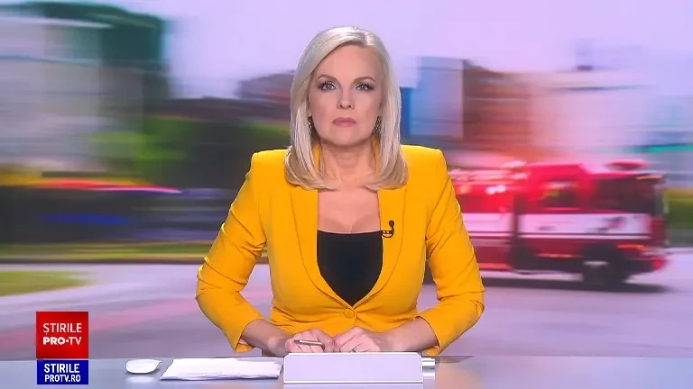 Mobilizare de forțe la un incendiu puternic izbucnit la un bloc din Rădăuți. Focul a cuprins două scări | VIDEO