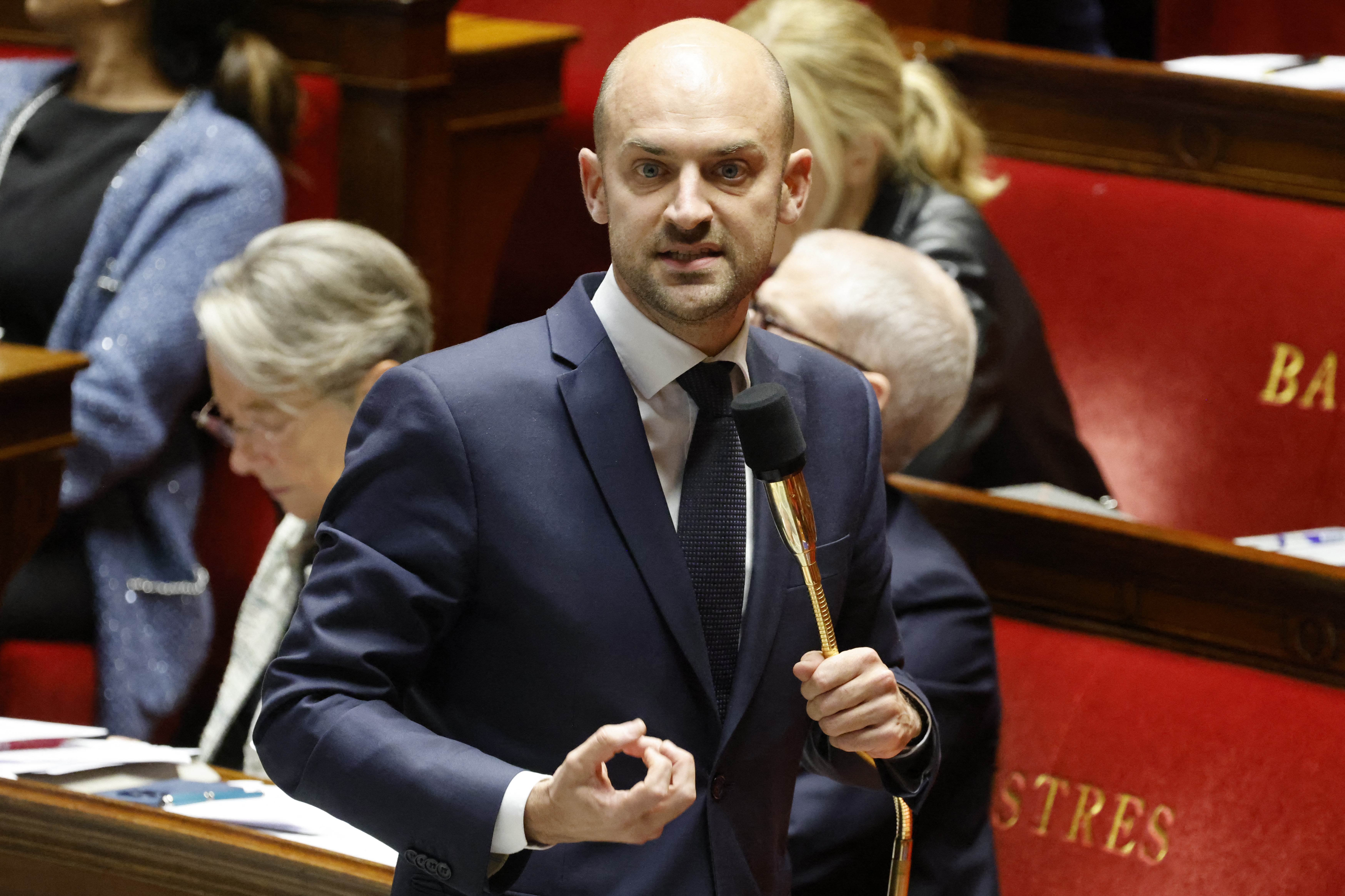 Franţa şi Europa "bombardate de propaganda" Rusiei. Kremlinul și-a fixat bine ținta și vrea să creeze probleme