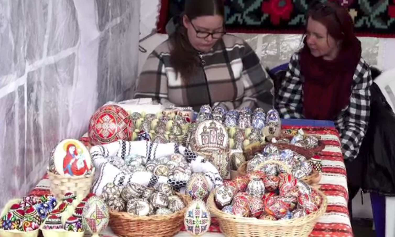 Colecție de ouă încondeiate, la Palatul Culturii din Iași. Cât este cel mai ieftin