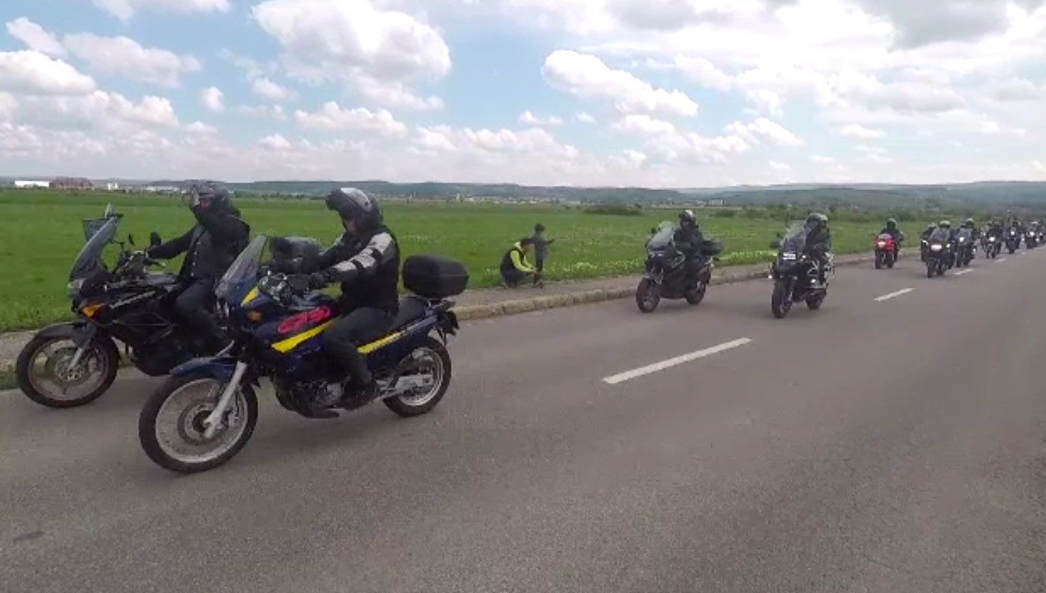 Paradă moto în Cluj-Napoca. Sute de motocicliști au defilat pe două roți într-o campanie de prevenire a incidentelor rutiere