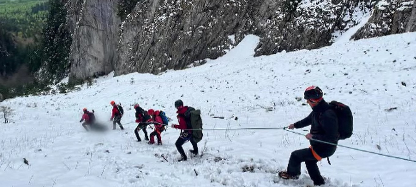 Un turist canadian a murit în Piatra Craiului, după ce a căzut de la o înălțime de 400 de metri