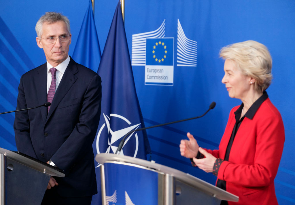Tensiuni între NATO și UE. Șefia pentru care se bat cele două instituții de la Bruxelles