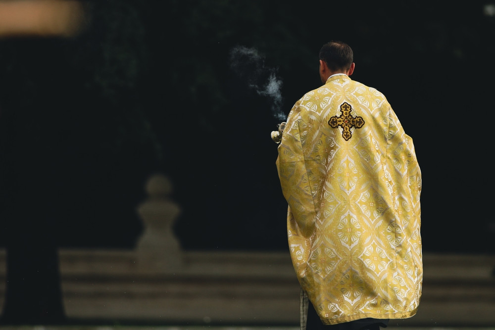 Un preot din Constanța a refuzat să spovedească o femeie de 87 de ani, venită în cârje. Motivul este halucinant