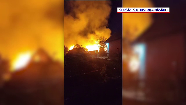 Dramă într-o familie din Bistrița-Năsăud. Un incendiu provocat le-a distrus adăpostul animalelor. Focul s-a extins și la casă