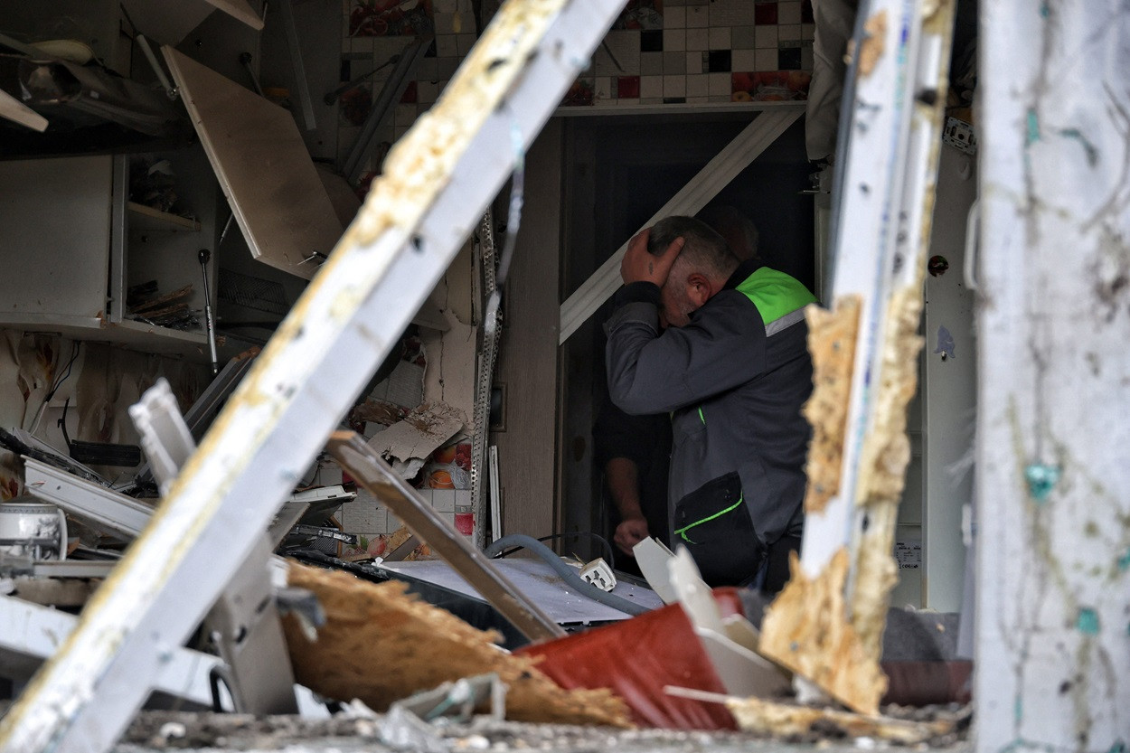 Așa arată "denazificarea" ordonată de Putin. Patru copii, dintre care doi bebeluși, răniți într-un atac rusesc asupra Odesei