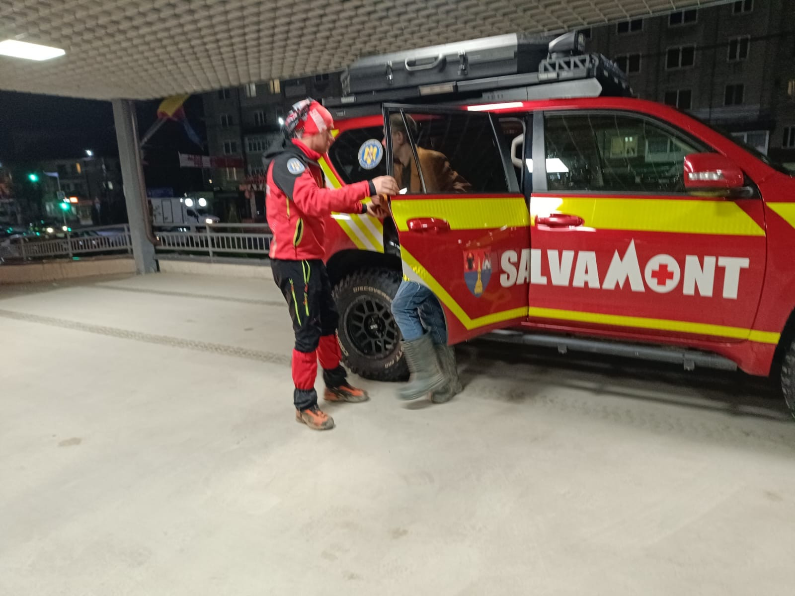 Doi tineri ucraineni care au trecut graniţa în România prin munți au fost găsiți de un localnic, epuizați și în hipotermie