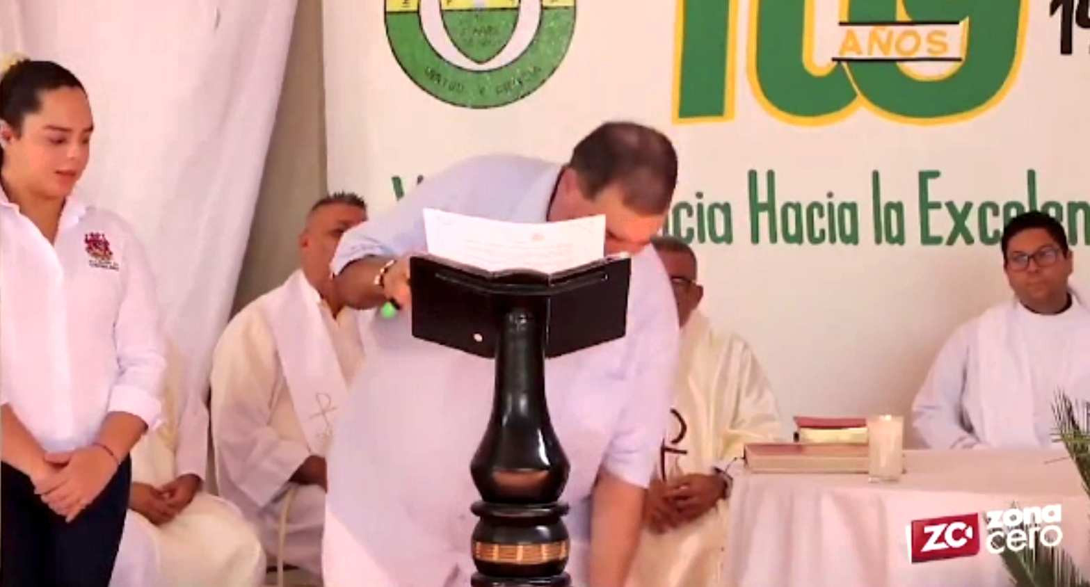 Un primar a rămas în lenjerie intimă în fața alegătorilor: „acest moment să rămână în istorie drept dovadă că am slăbit 8 kg”