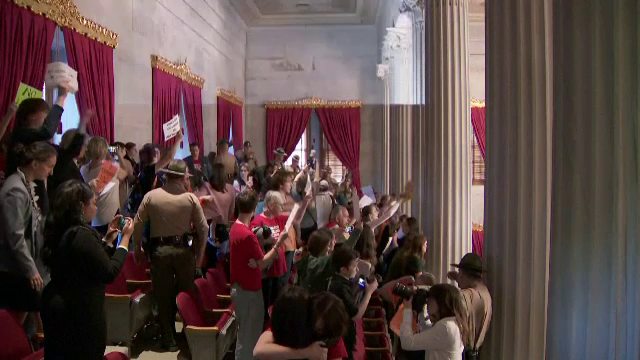 Profesori înarmați în școli. Ideea câștigă tot mai mult teren în Statele Unite. Demersurile care se fac în Tennessee