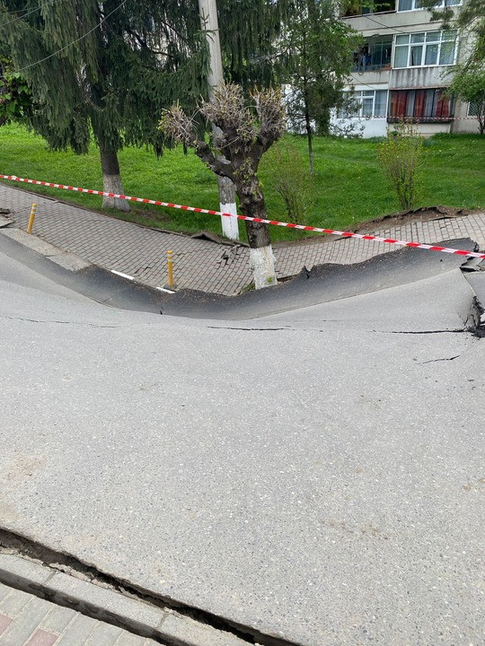 strada surpata slanic