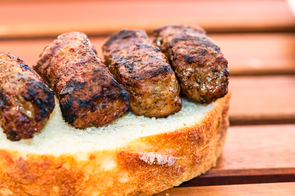 Cine a inventat micii - istoria și originea lor. De unde vine numele de „mititei” și care e legenda din spatele preparatului