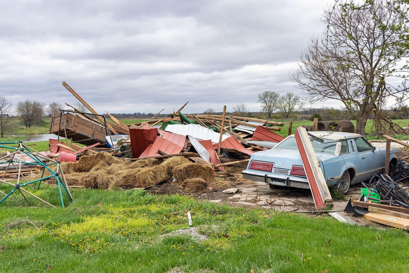 SUA, zguduite de zeci de tornade. 70 de persoane au fost evacuate și mai multe sunt rănite | VIDEO