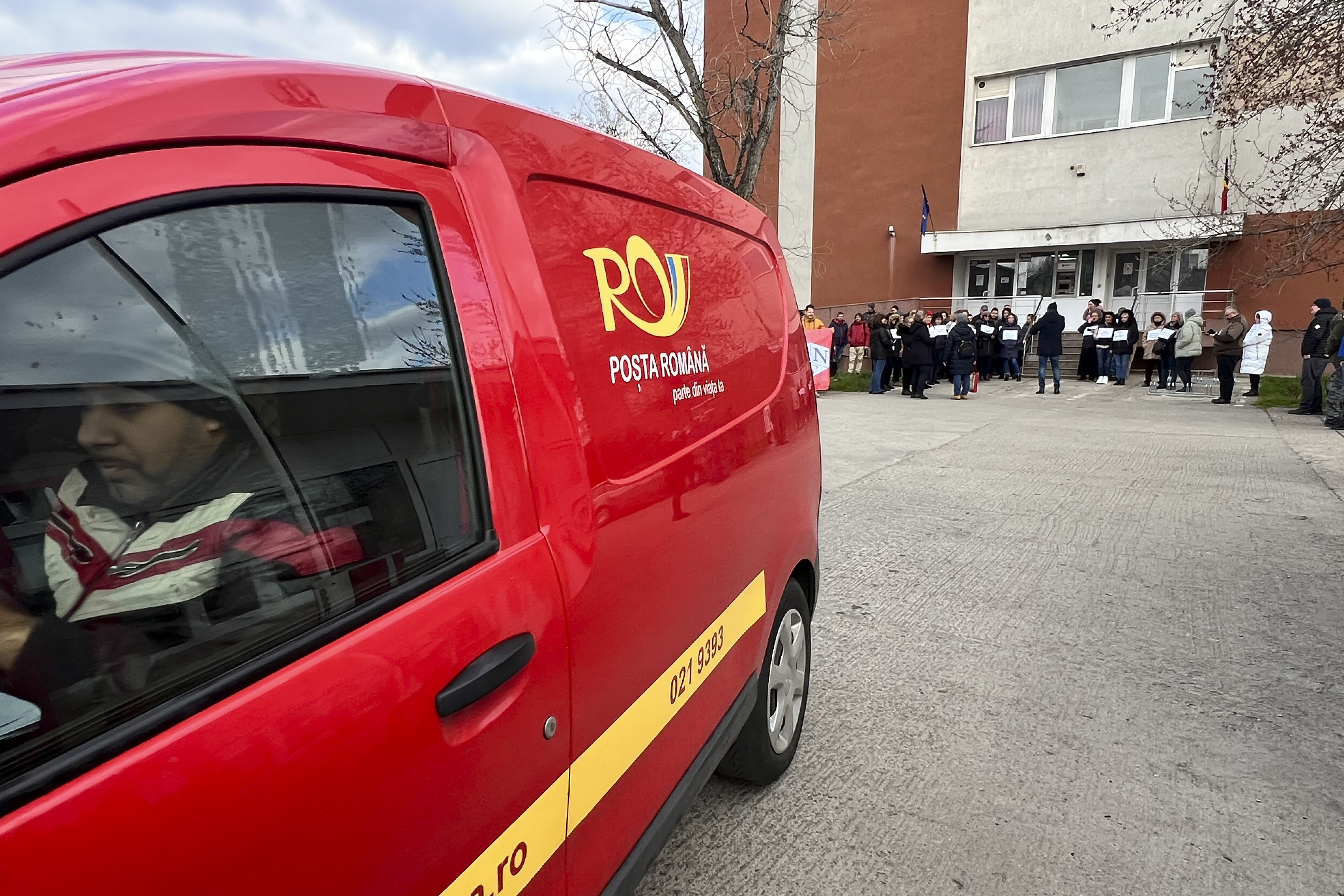 Fiscul transformă poștașii în „recuperatori”. Ce vor trebui să facă angajații Poștei în schimbul a 25 de milioane de lei