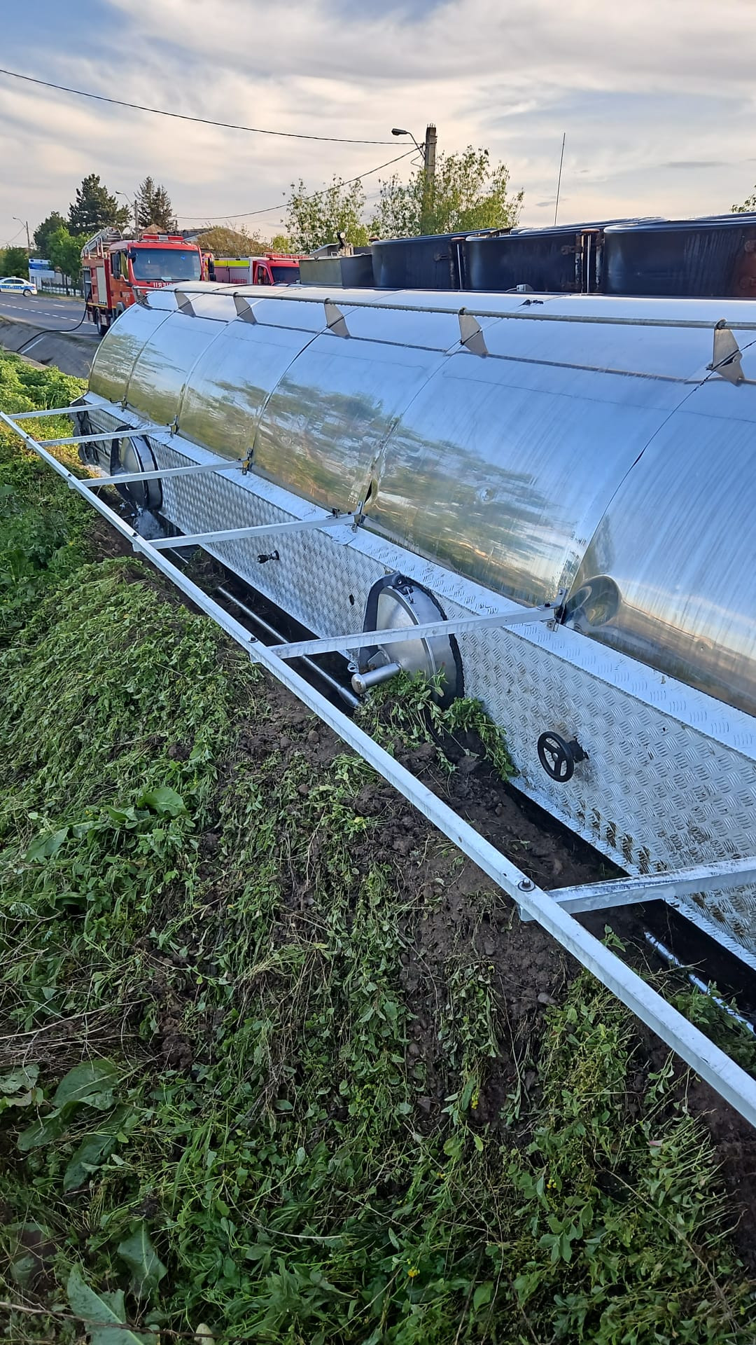 autocisterna rasturnata