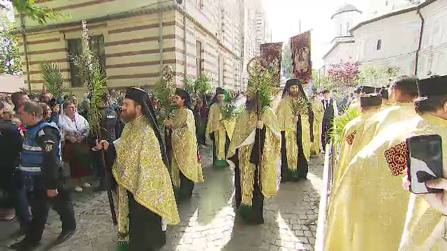 Procesiuni impresionante de Florii, în orașele din țară. Mii de credincioși au fost prezenți. „Emoționant”