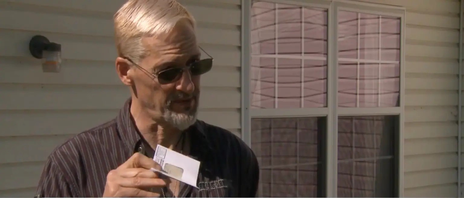 Reacția unui bărbat când statul l-a informat că are datorii de 32 de miliarde de euro. Suma nici nu încăpea pe un rând