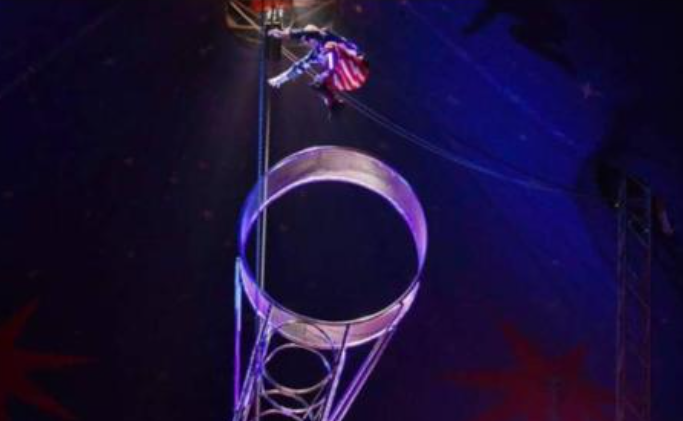 Un acrobat a căzut din „roata morții” în timpul unui spectacol de circ. Publicul a fost evacuat