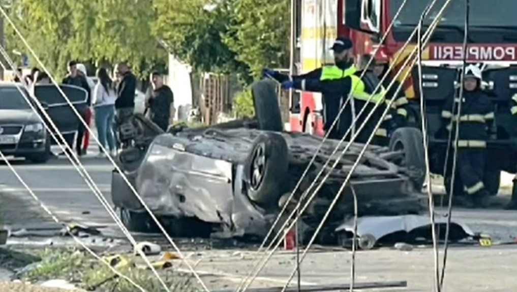 Momentul în care un șofer de doar 21 de ani intră cu mașina într-un stâlp. Tânărul nu a avut nicio șansă de supraviețuire