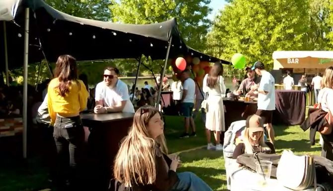 Turiștii brazilieni s-au lăsat impresionați de preparatele tradiționale românești. „Mă simt ca acasă. Noi iubim carnea”