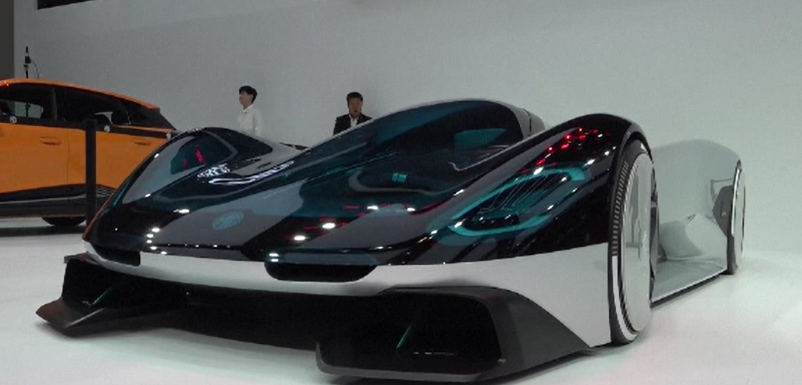 A apărut mașina care atinge 100 km/h în mai puțin de două secunde. Viteza maximă cu care poate să ruleze este amețitoare