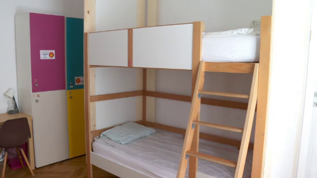 Unde se cazează turiștii străini care vin în România. Tarifele sunt mai mici decât la hoteluri și pensiuni