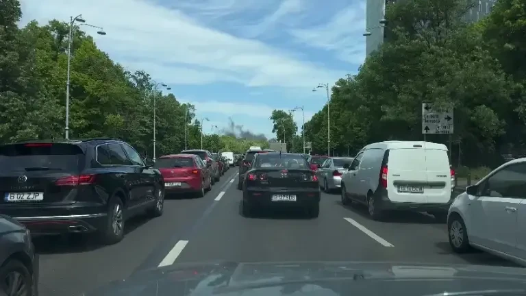 Incendiu în partea de Nord a Capitalei. Ar fi luat foc fațada unui bloc în construcție. Nu s-au anunțat victime