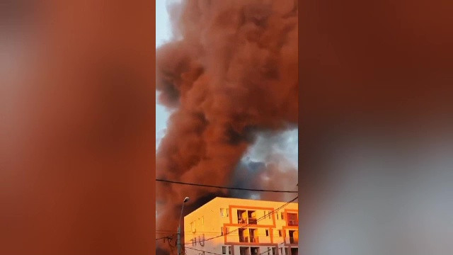 De la ce a pornit incendiul din sectorul 1 al Capitalei. Vecinii spun că au văzut acolo oameni ai străzii