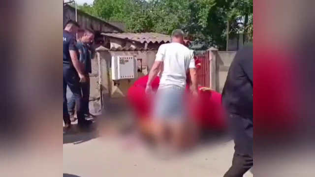 Bărbatul din Olt care și-a înjunghiat mortal soția și-a violat una dintre fiice acum un an și a scăpat nepedepsit