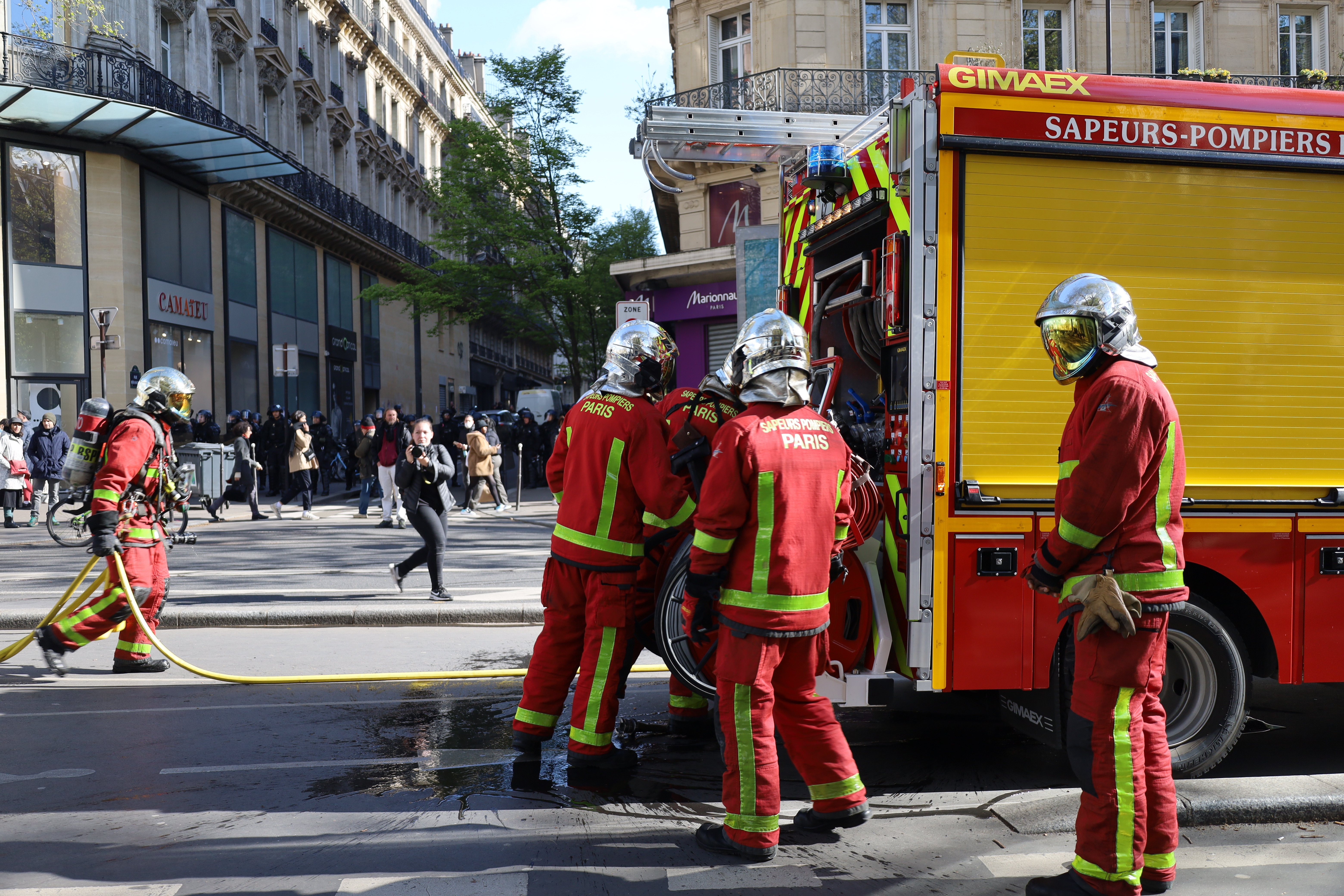 Două incendii de proporții raportate într-o singură zi, în Paris. Patru persoane au murit | VIDEO
