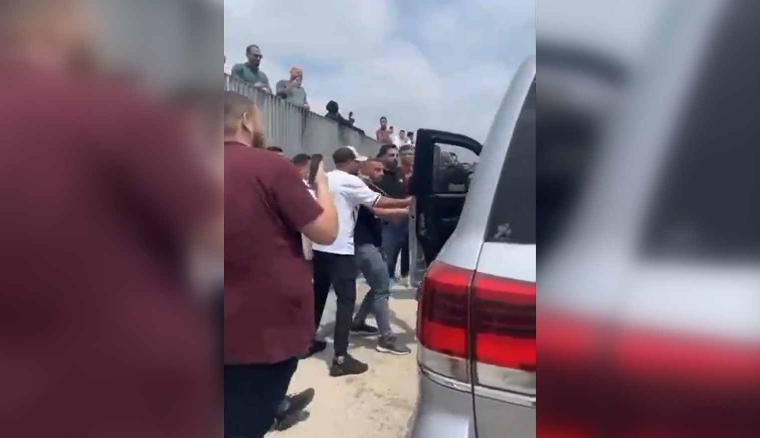 Diplomați din Uniunea Europeană, atacați de palestinienii din Cisiordania. „Complice la genocid” | VIDEO