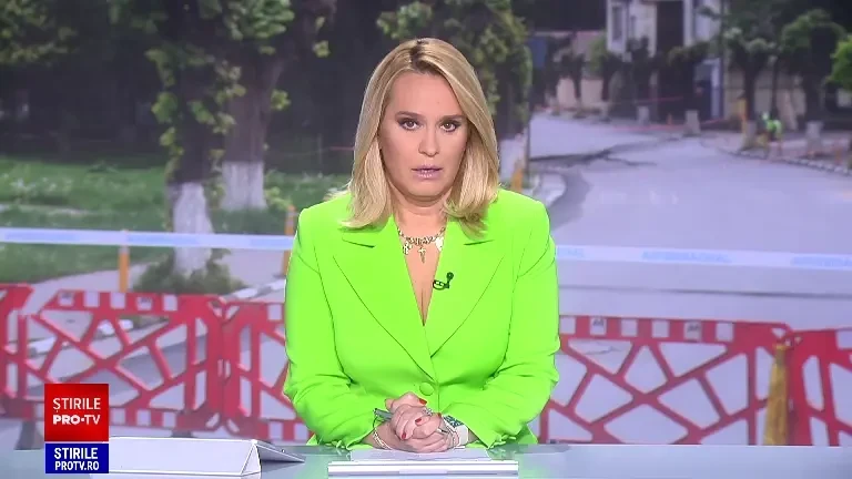 Specialiștii se așteaptă la surprize majore în cazul străzii surpate din Slănic. Rețeaua de electricitate, în pericol