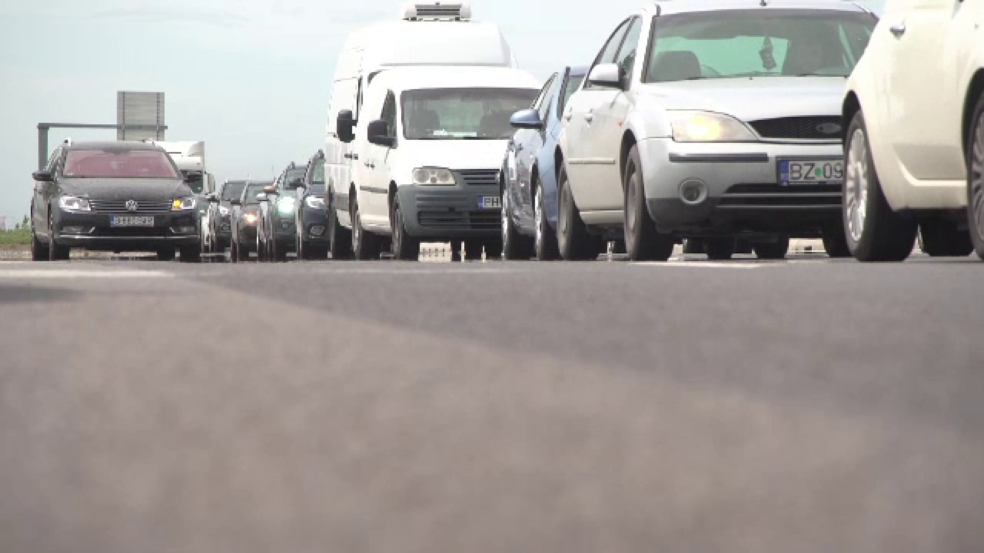 Aglomeraţie pe mai multe tronsoane ale DN1. Poliţia recomandă rute alternative