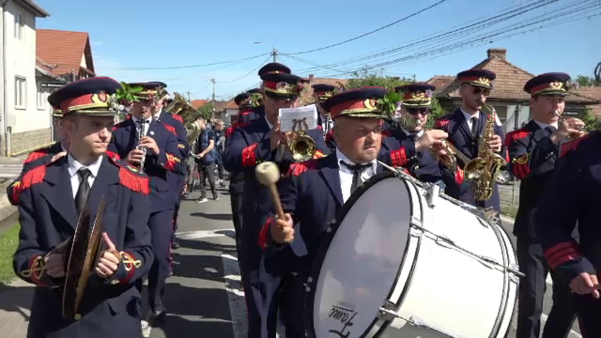 Ce s-a auzit într-o localitate din Alba, miercuri dimineață. Oamenii au ieșit în stradă și au filmat