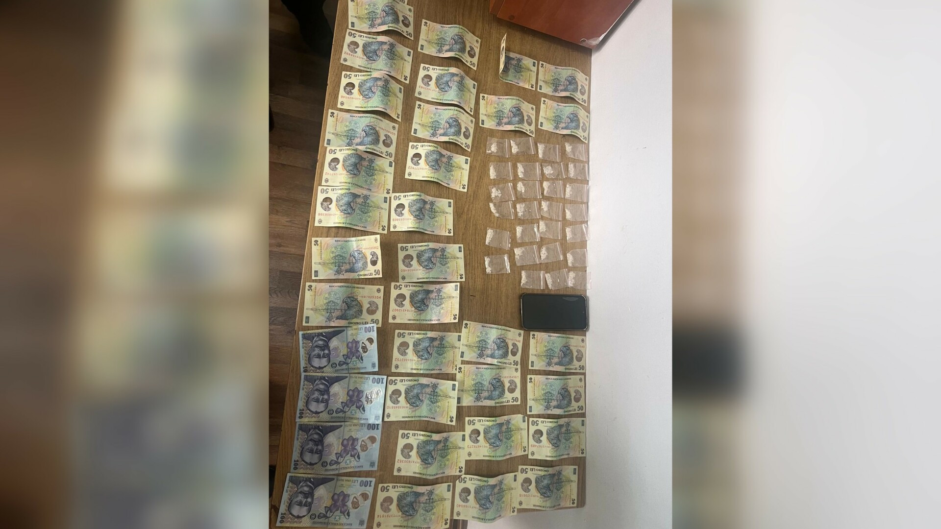 Un șofer de ridesharing, prins cu droguri în Alba-Iulia. Unde avea ascunse substanțele interzise