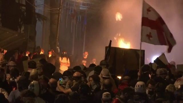 Ciocniri între autorități şi protestatari, în Georgia. Oamenii au ieşit în stradă din cauza unui proiect de lege