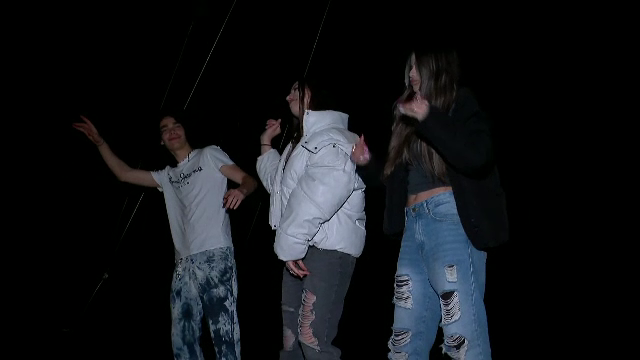 Vremea ploioasă nu a fost un impediment pentru turiștii de pe litoral. „Ai apă în papuci, îi dai jos și dansezi”