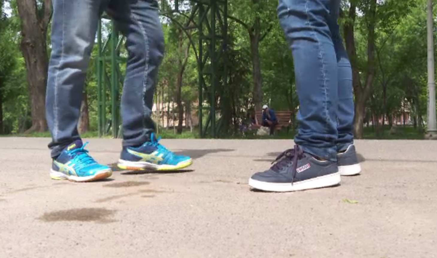 Tânăr tăiat cu maceta pe față, de un alt adolescent, la Brăila. De la ce a pornit scandalul