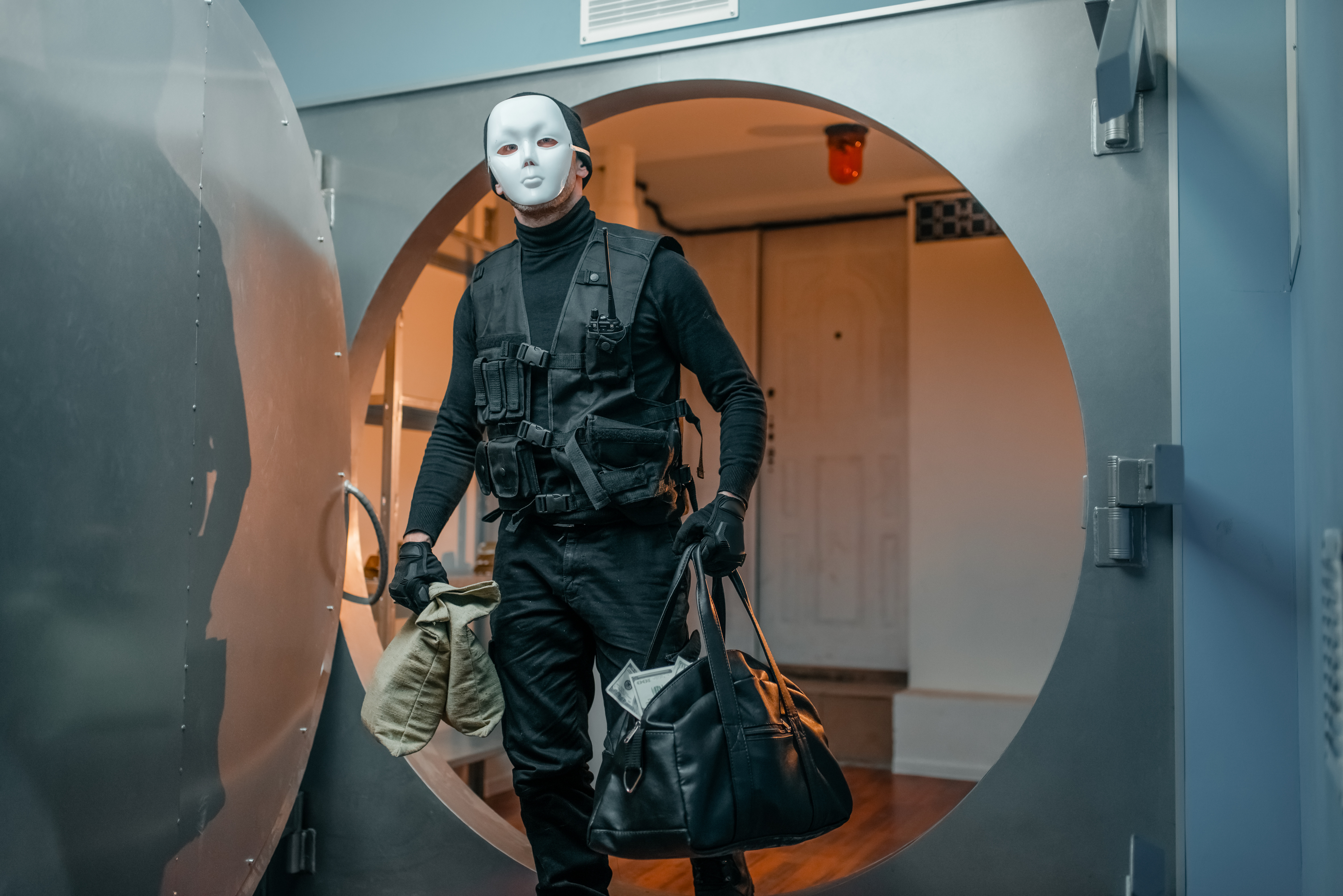 Jaf ca-n filme la Banca Palestinei. Grupări armate au furat 66 de milioane de euro din seifuri