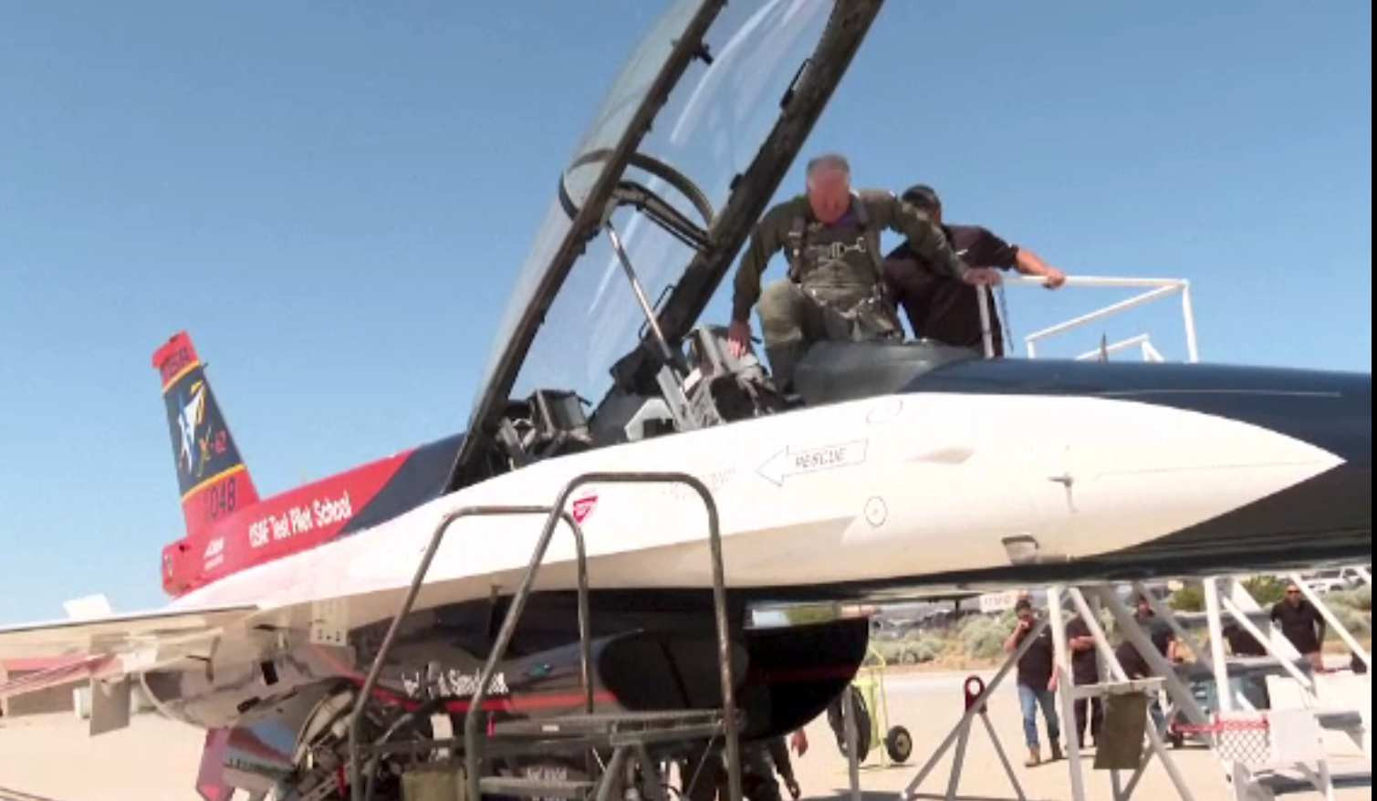 Avion de luptă F-16 experimental, controlat prin AI. Cine s-a aflat la manșă