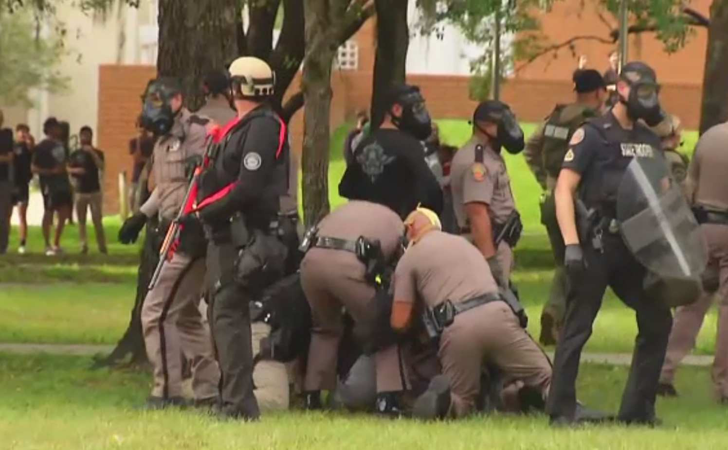 Ceremoniile de absolvire la universitățile din SUA, organizate printre protestatari. Condiții sporite de securitate