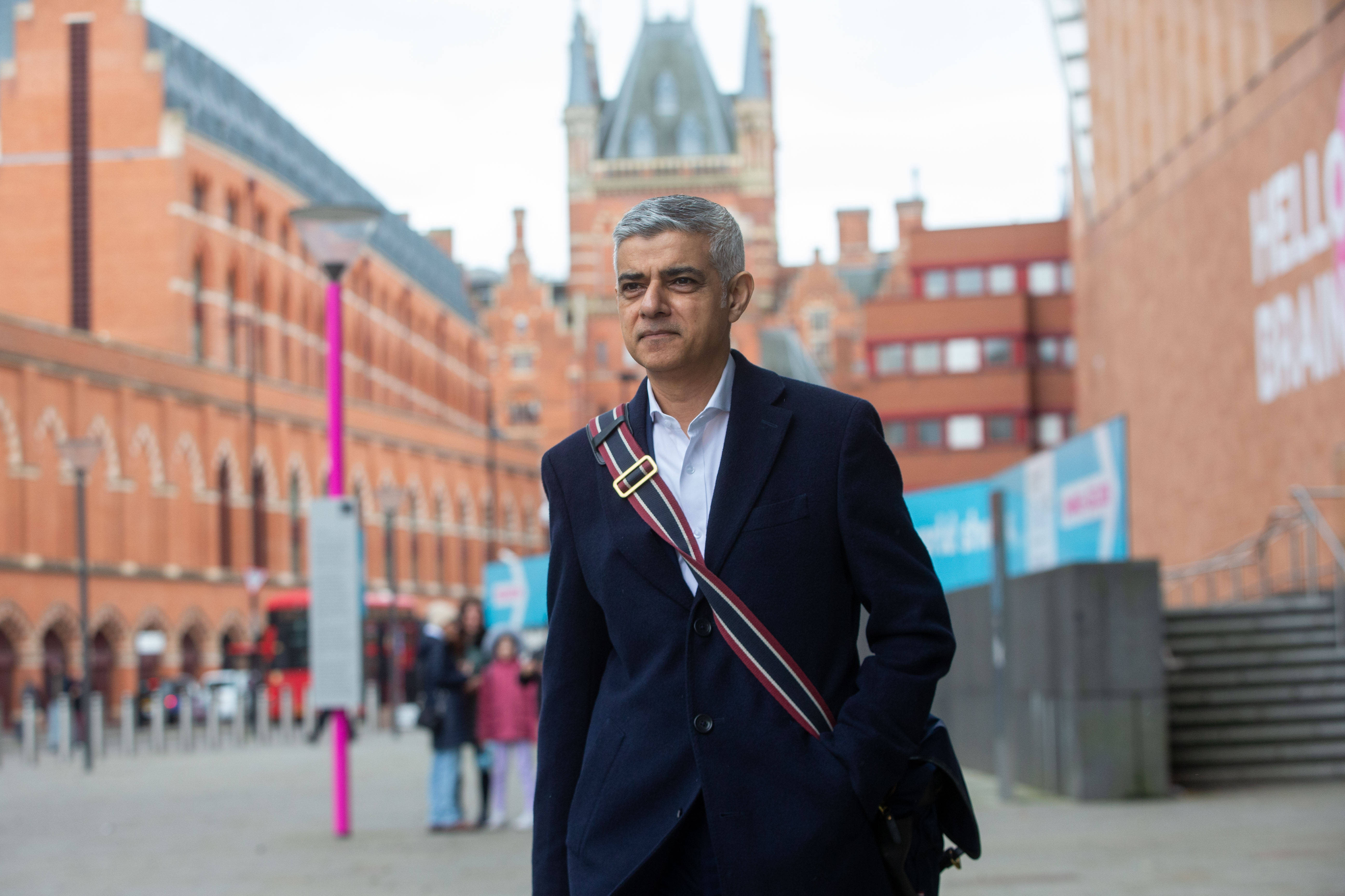 Sadiq Khan a câștigat al treilea mandat de primar al Londrei. Câte voturi a avut primul edil musulman, de origine pakistaneză
