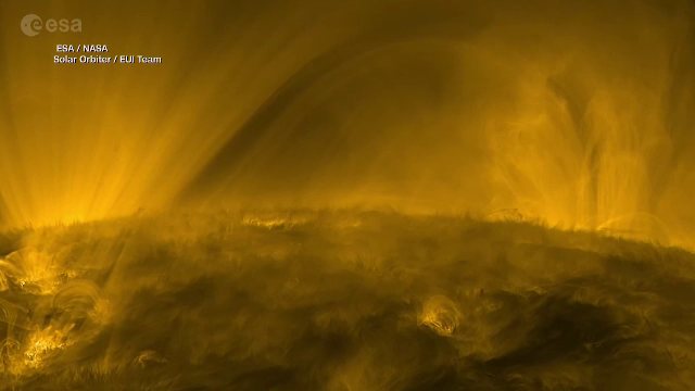 Imagini uluitoare surprinse pe suprafața Soarelui. Spirale de gaz urcă la 10.000 kilometri înălțime, într-o ploaie solară