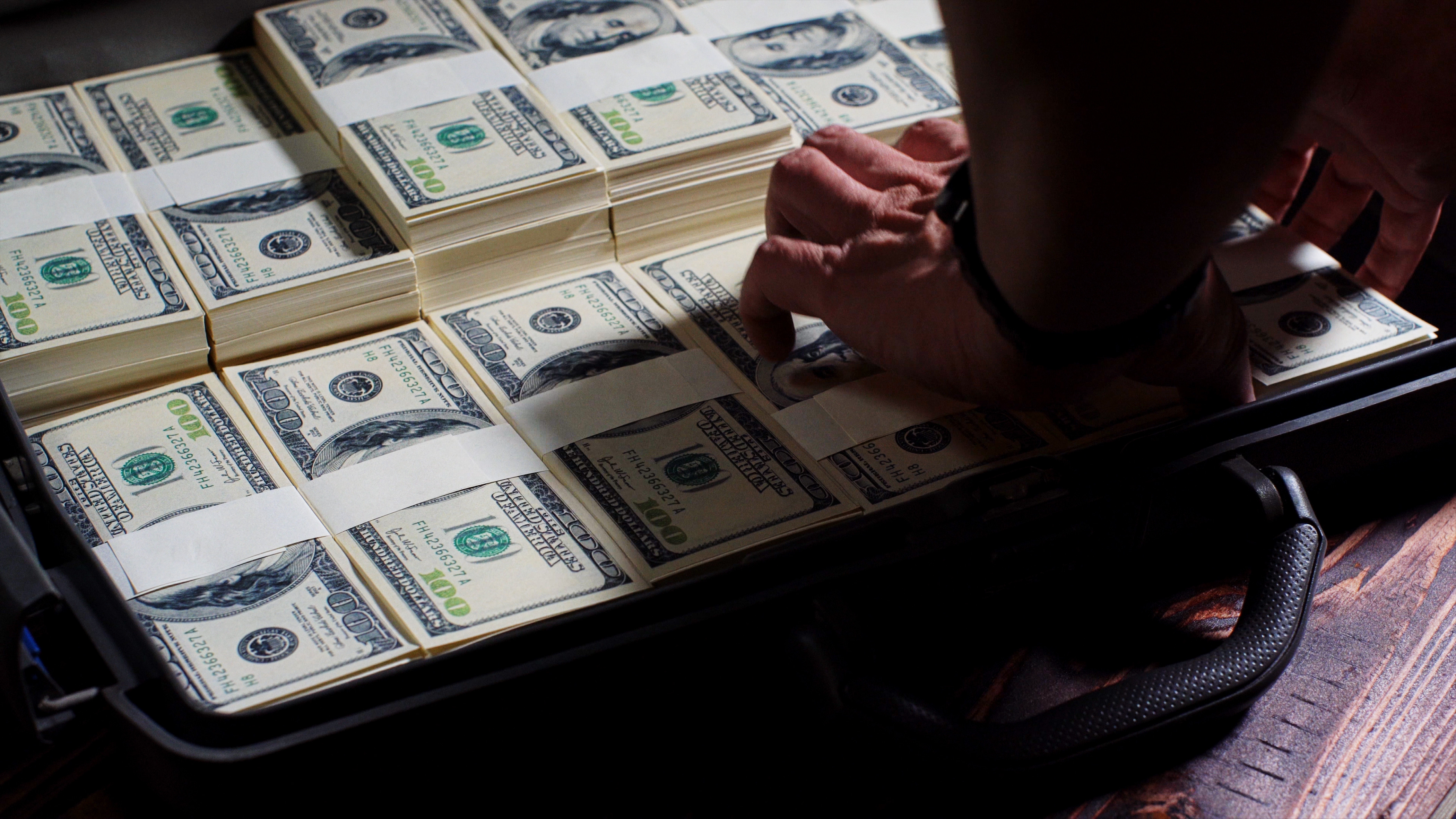 Cine este omul care nu are ce să facă, pur și simplu, cu 189 de miliarde de dolari în numerar. ”Nu mă deranjează”