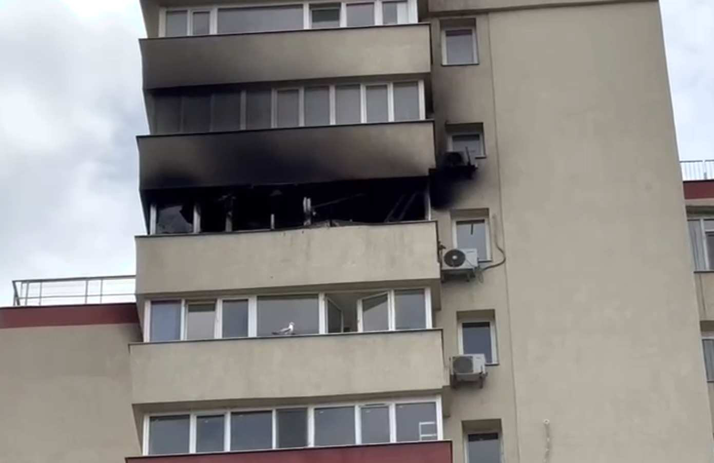Tragedie în ziua de Paște. Bărbat carbonizat într-un apartament din București, de la lumânarea de Înviere | VIDEO