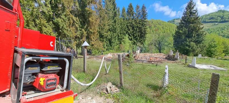 O biserică veche, monument, a ars complet în Alba, după slujba de Înviere. O lumânare a fost uitată aprinsă