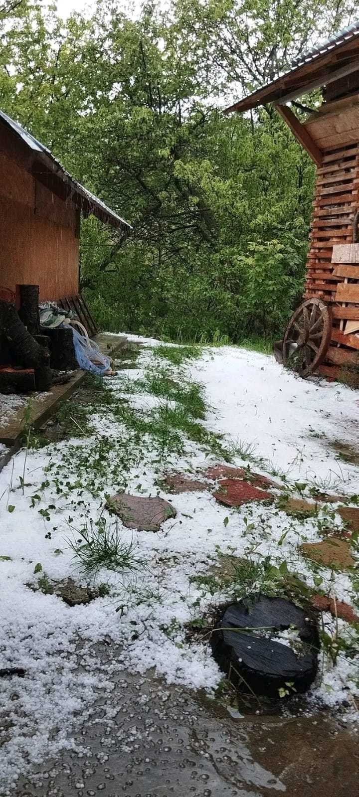 Cod roșu de vijelie și grindină în mai multe locallități din județul Bacău, sâmbătă