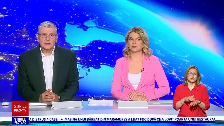 Accident bizar în Maramureș. O mașină a ars ca o torță după ce a lovit poarta unui restaurant