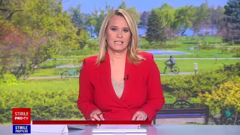 Paradă de costume de baie la firul ierbii, în București. A început sezonul de plajă în Saint Tropez... din Berceni