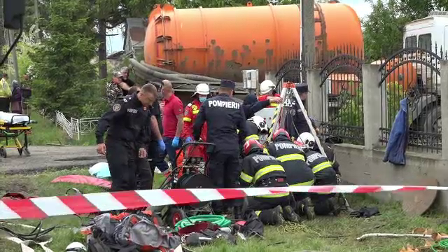 Un bărbat a murit și unul e în stare critică după ce au încercat să curețe un canal colector în Vaslui. Ce greșeală au făcut