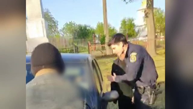 Preot din Iași, acuzat că i-ar blestema pe oamenii din sat și că și-ar fi făcut o amantă. A fost oprit temporar de la slujire